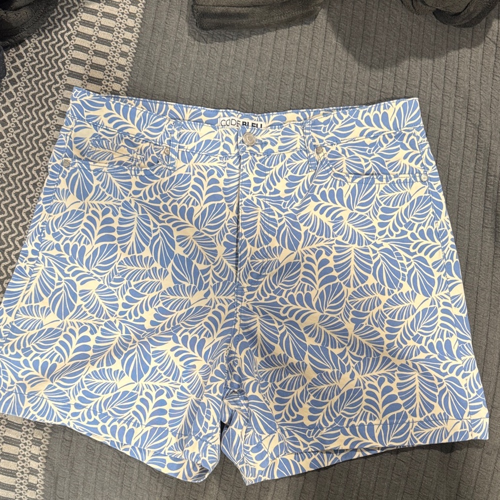 Code Bleu High Waist Blue and Cream Patterned Shorts